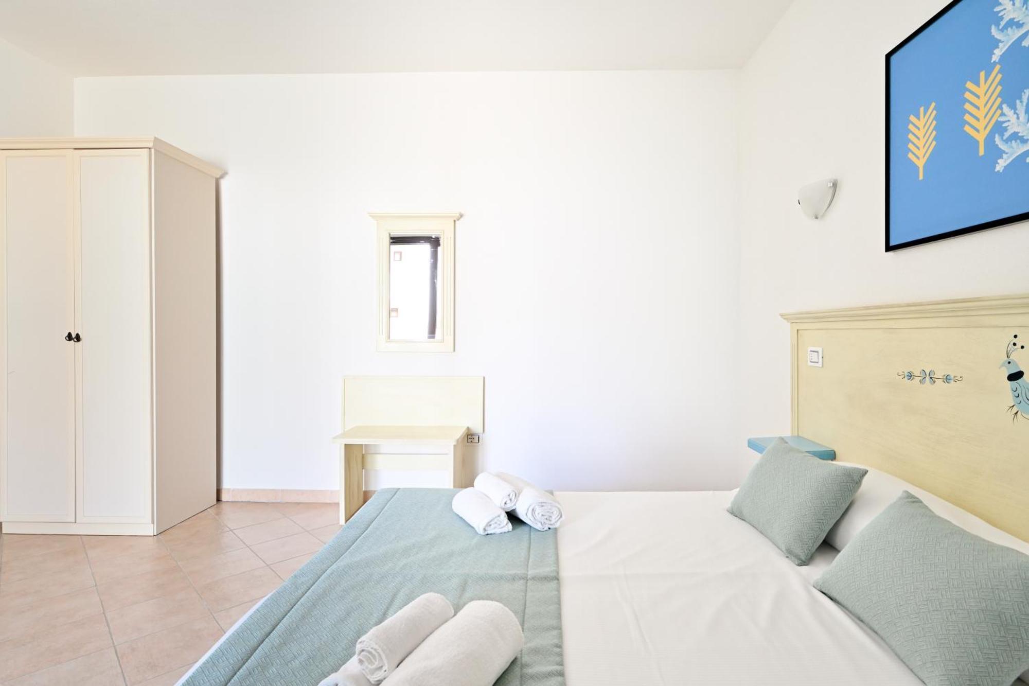 Mimose Beach Village Badesi Exteriér fotografie